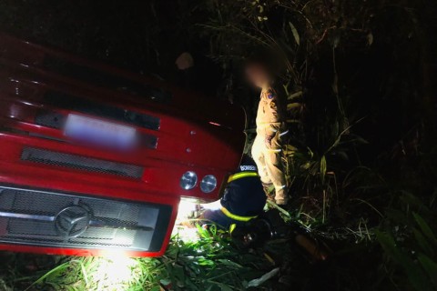 Acidente Grave em Antonina: Caminhão Colide com Ônibus Escolar