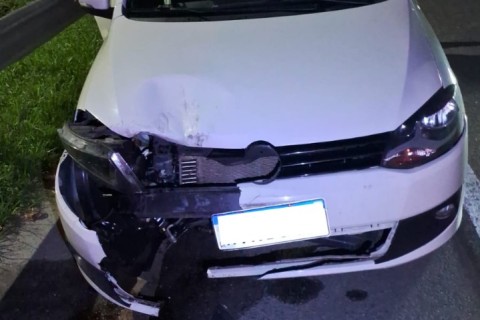 Colisão entre carro e moto na PR-407 deixa mulher ferida na noite de Sábado